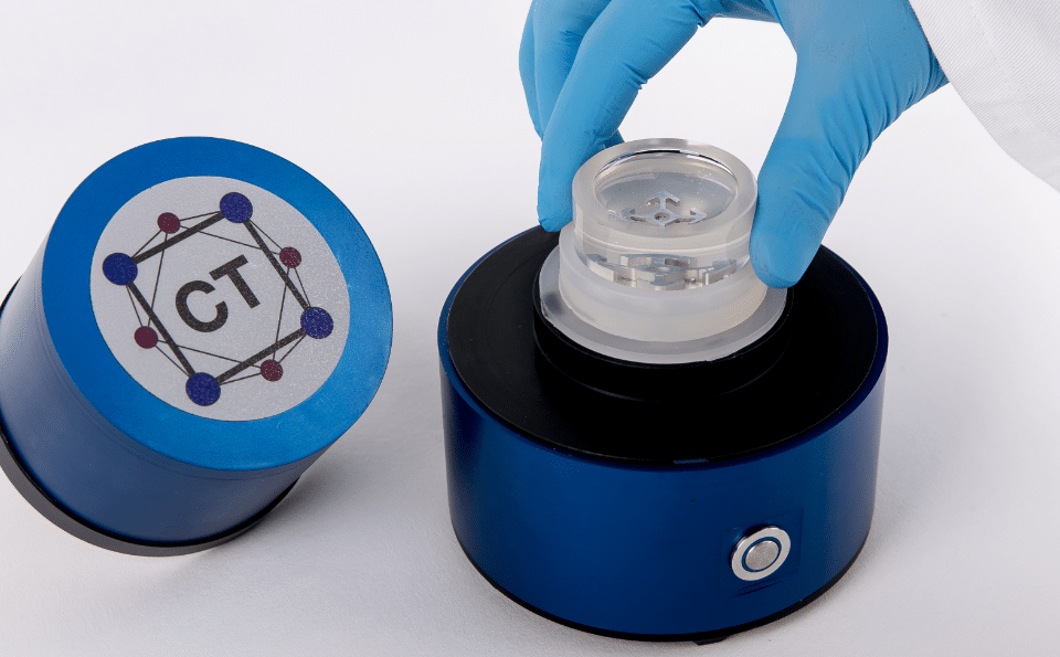 UltraVilibo M Urządzenie do inkludowania próbki w świetle UV METALOGIS 1