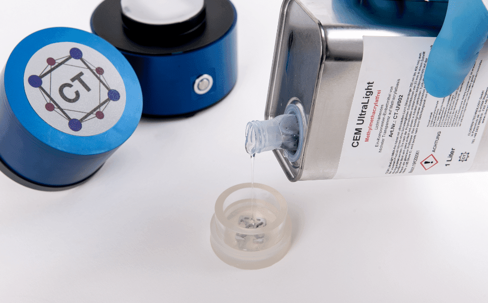 UltraVilibo M Urządzenie do inkludowania próbki w świetle UV METALOGIS 4