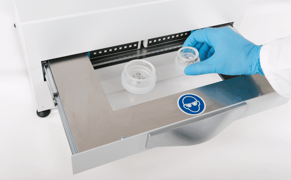 UltraVilibo Urządzenie do inkludowania próbek w świetle UV METALOGIS - próbki